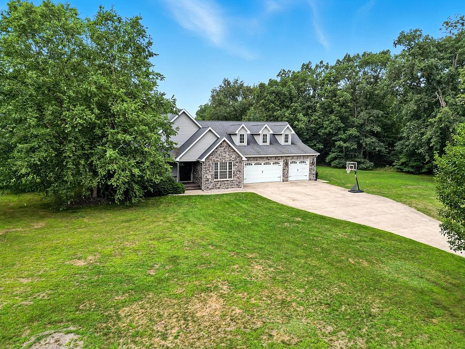 10370 Cynthia Ln, Wheatfield, IN 46392 | Zillow