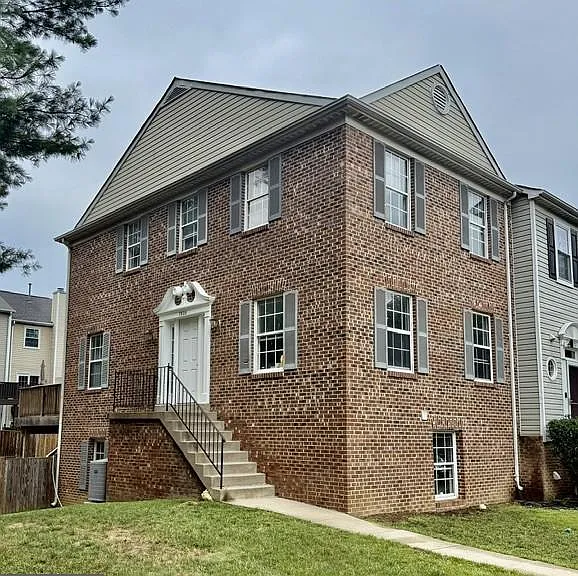 7925 Gunston Woods Pl — Photo 1