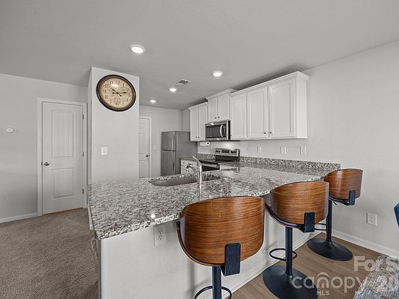 3rd image of 411 Apex Cir