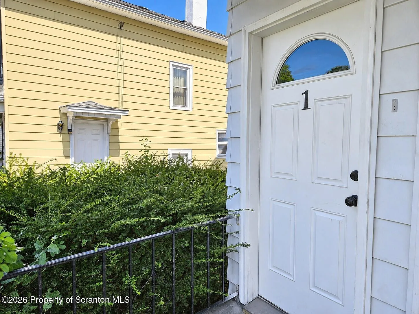 2 bed, 1.0 bath, 900 sqft, $1,350 — Photo 3