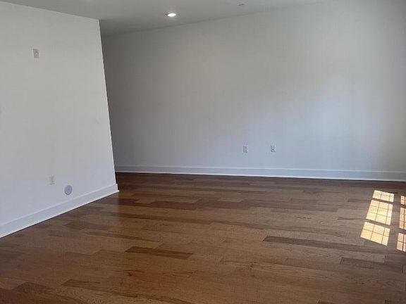 4th image of 61 Veterans Way