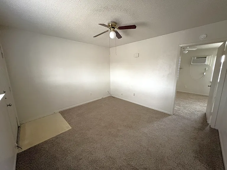 602 Sunset Ln #D — Photo 3