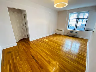 Rented by Metropolis Real Estate of Manhattan