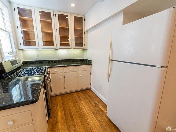 3rd image of 2854 Jackson St