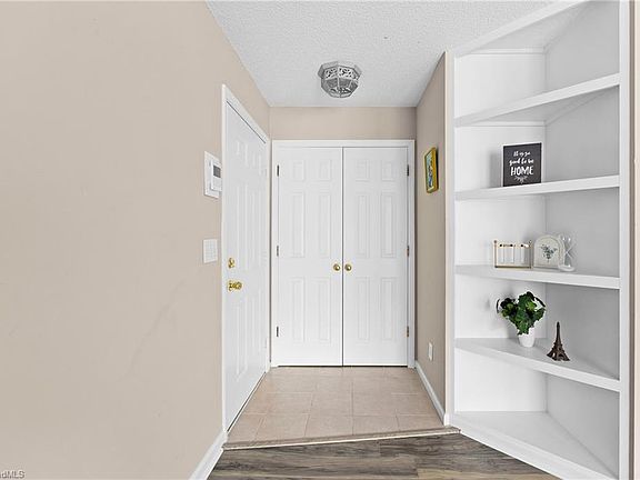 3rd image of 221 Timberline Ridge Ct