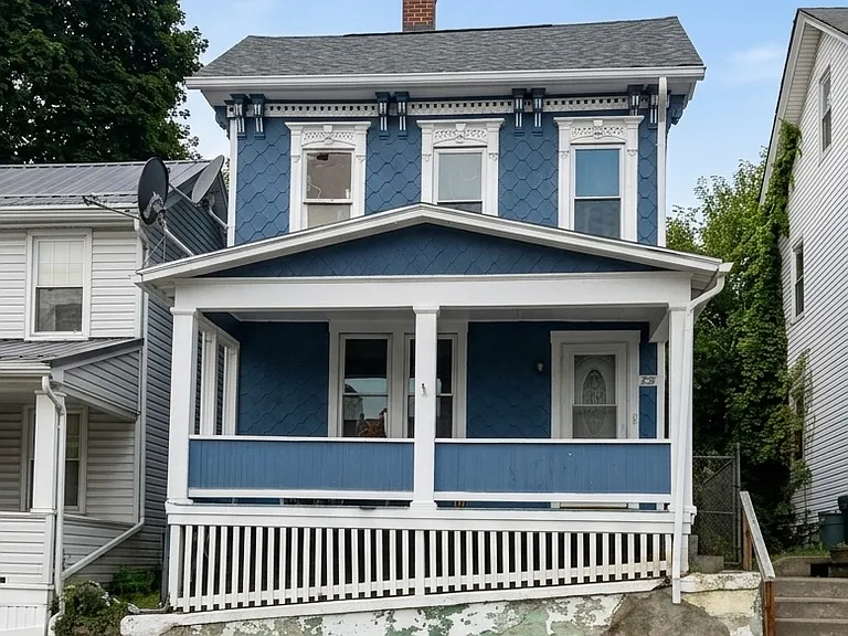 214 Walnut Ave — Photo 1