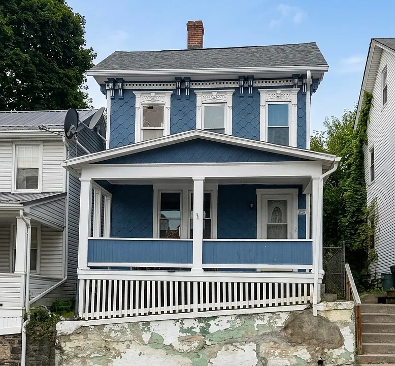 214 Walnut Ave