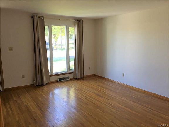 3rd image of 6 Mayberry Dr W
