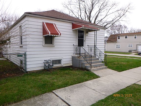 3rd image of 49 Hyde Park Ave