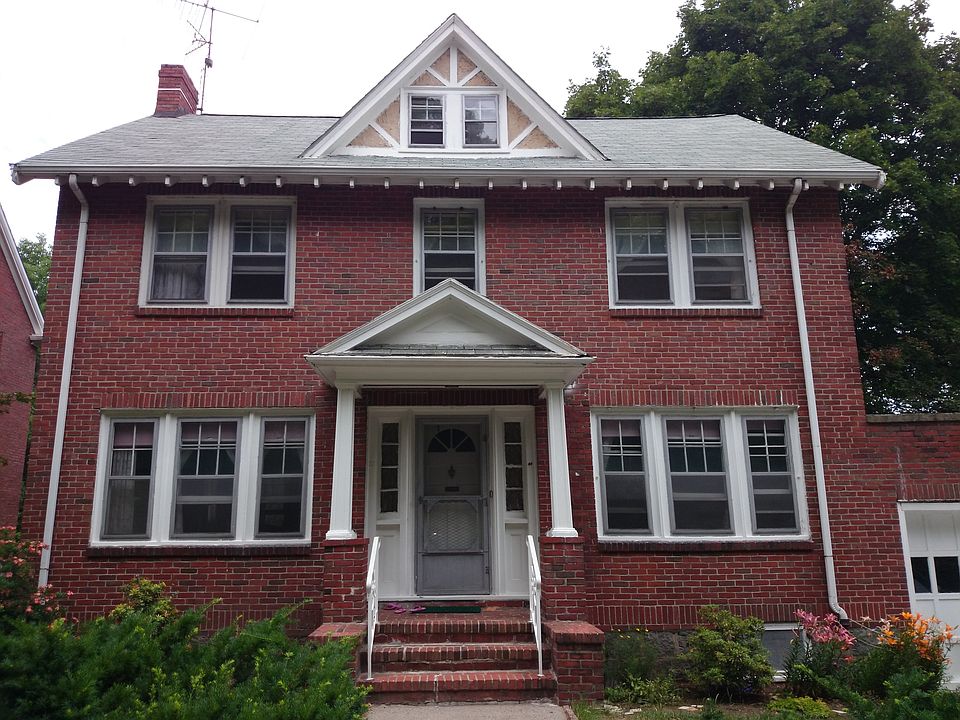 2nd image of 88 Lake St