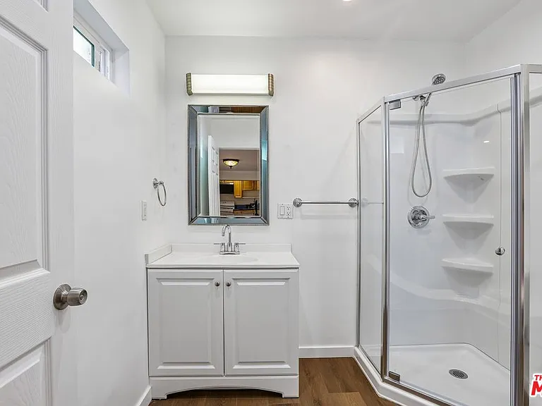 6727 1/2 Orion Ave — Photo 21