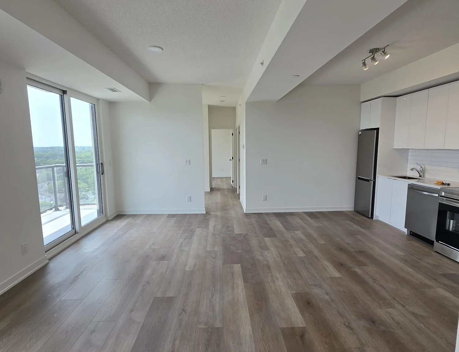 3 bed, $2,075 — Photo 3