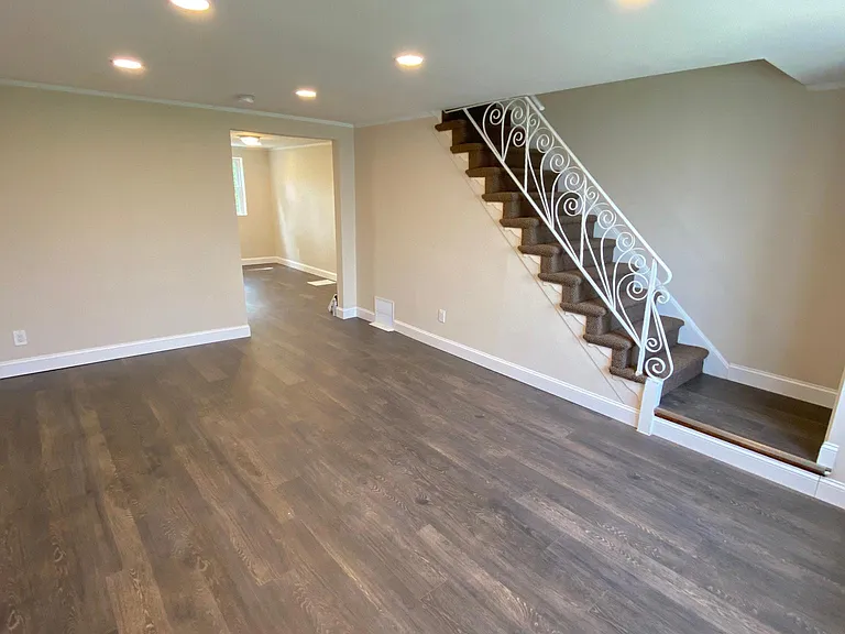 216 W Washington Ave — Photo 5