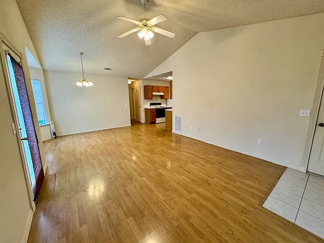 3 bed, 1059 sqft, $1,495 — Photo 3