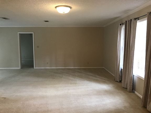 3rd image of 100 Ashwood Ter
