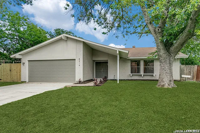 8214 Banbury Dr — Photo 1