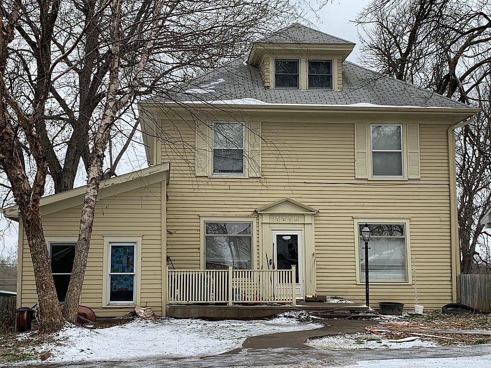 2nd image of 1118 2nd Ave