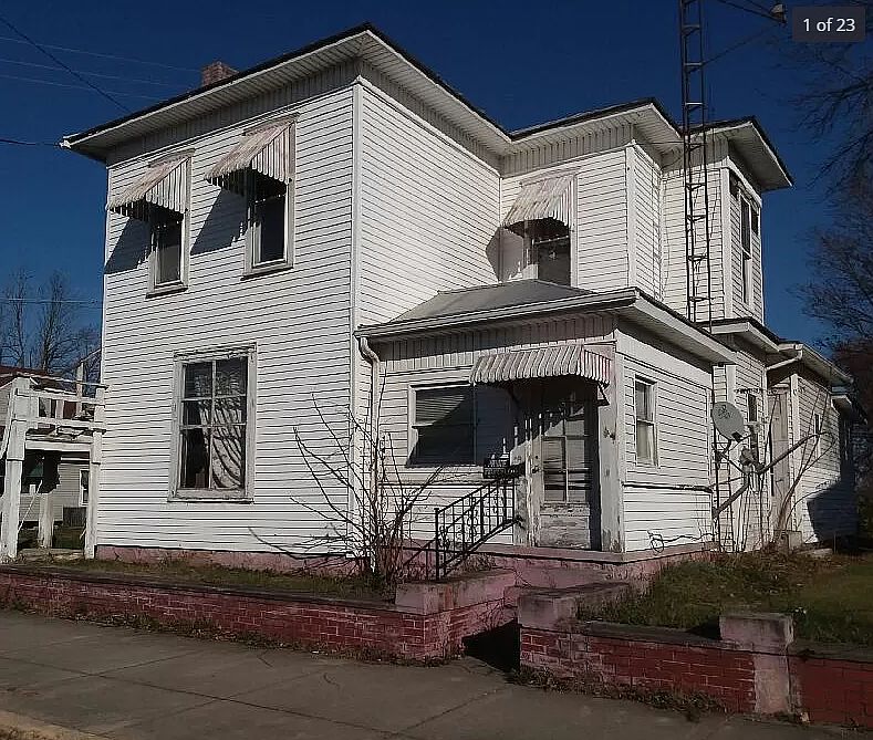 1st image of 207 N Main St