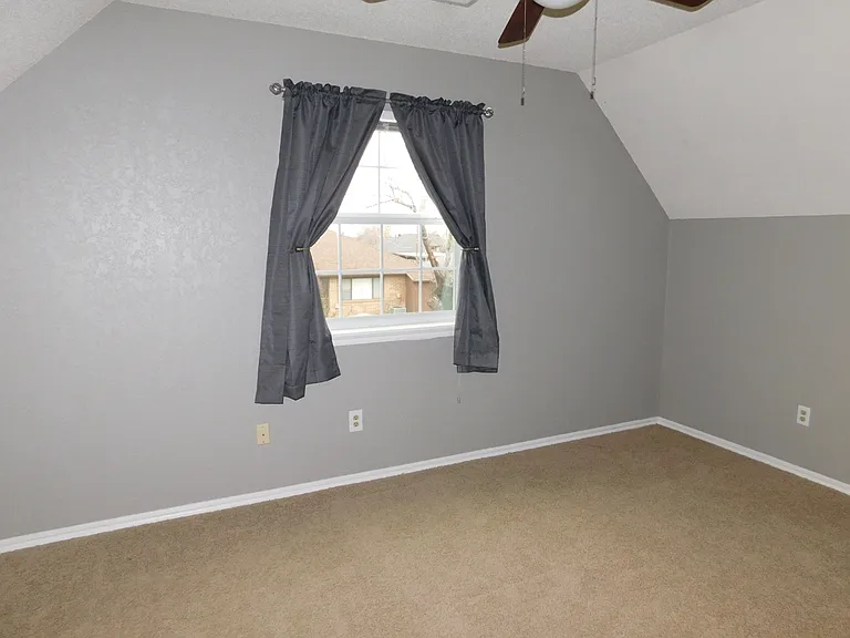 2123 Lakecrest Dr — Photo 15
