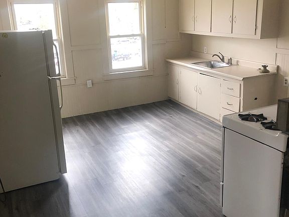 3rd image of 17 Tolles St #4-1/2