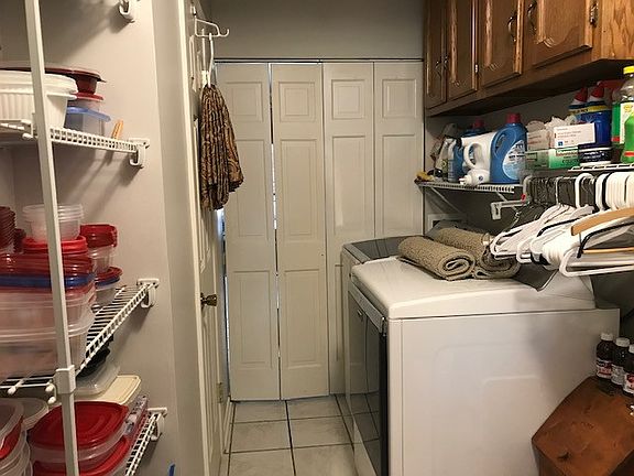 4th image of 1005 Cherokee Dr