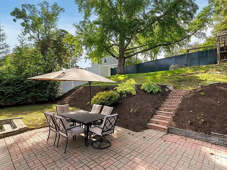 334 Mystic St — Photo 12