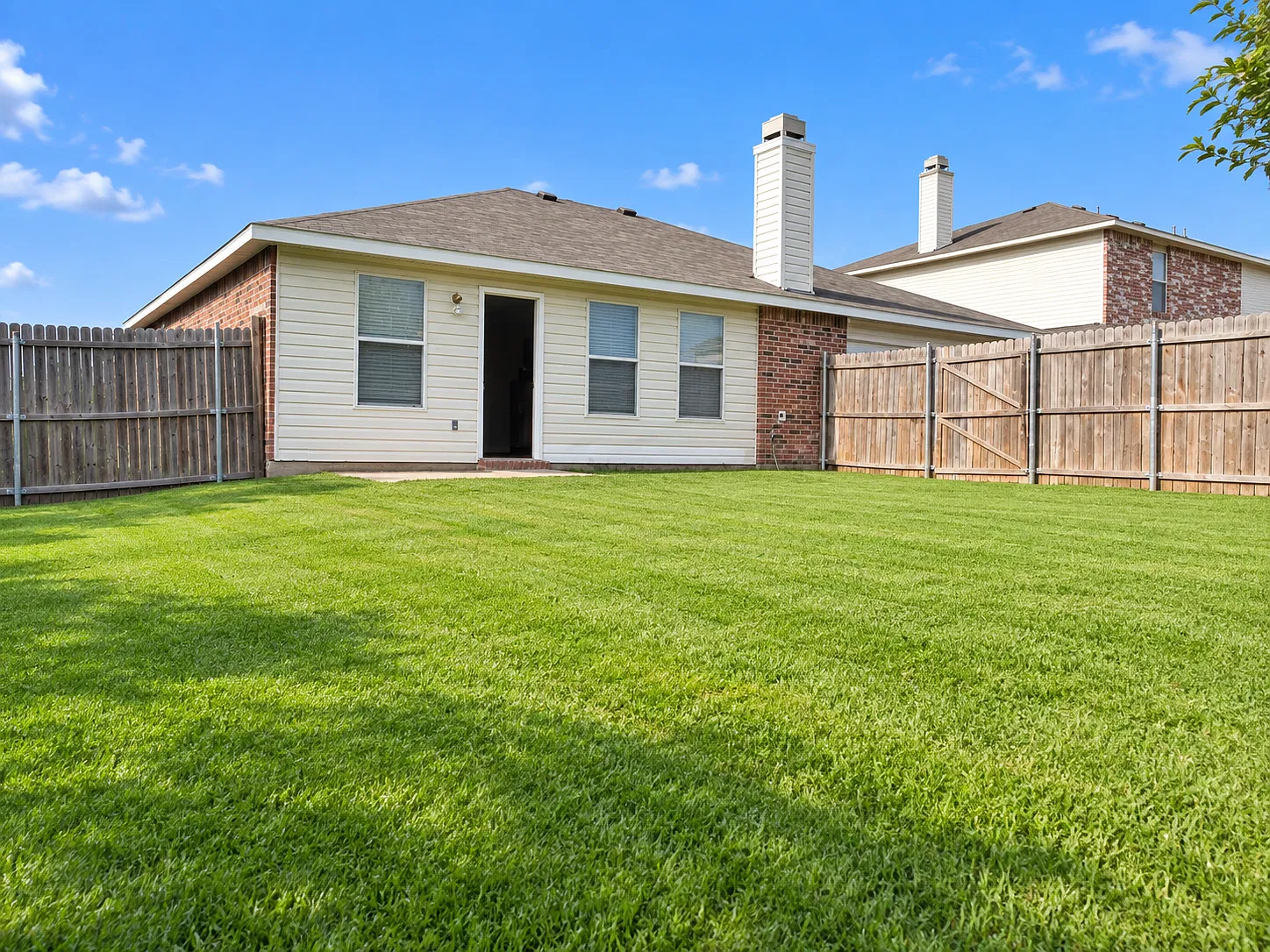 3 bed, 1555 sqft, $1,995 — Photo 2