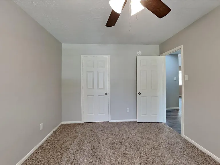 814 Gunnison — Photo 13