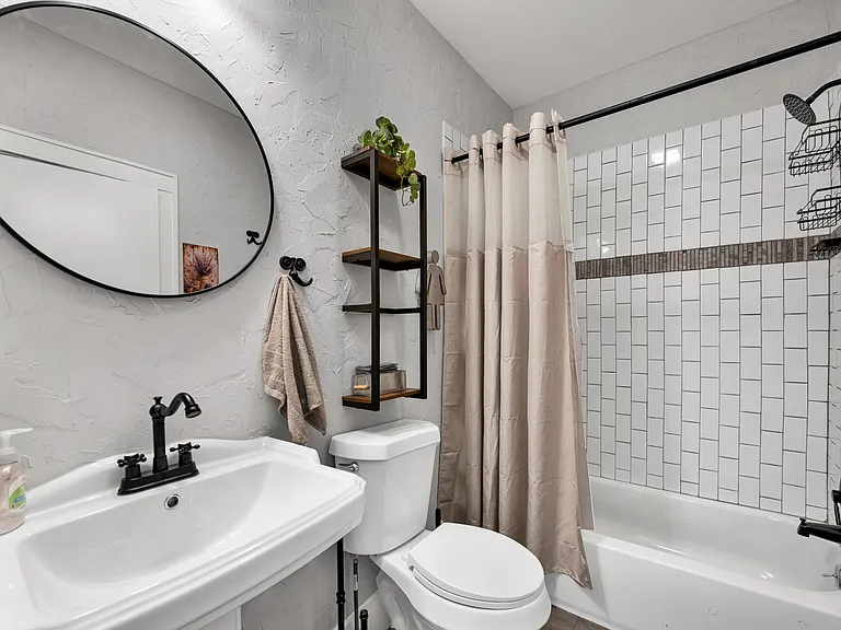 1003 W Cypress Ave — Photo 7