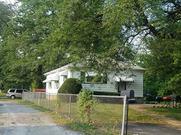 4th image of 417 E 157th Pl