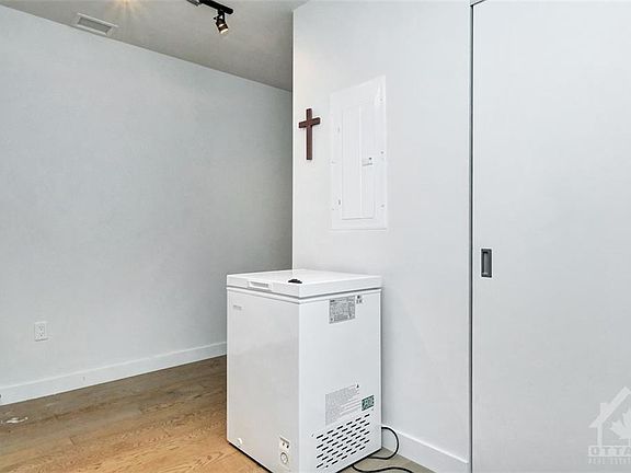 4th image of 224 Lyon St N #310