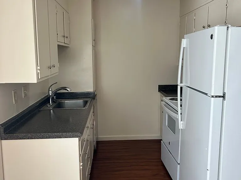 1324 Edwards Ave — Photo 3