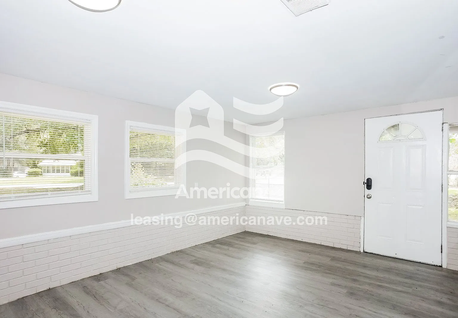 3 bed, 1.0 bath, 1289 sqft, $1,035 — Photo 2