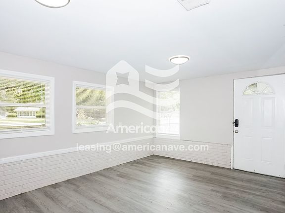 1728802_002_living_room_12816363.jpg