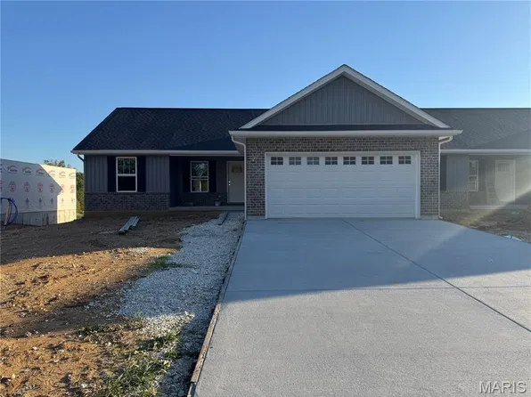 264 Railroad St, Moscow Mills, MO 63362