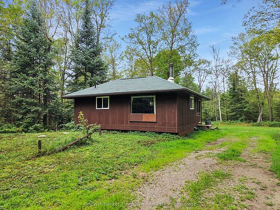 5th image of 2622 Chetwynd Rd