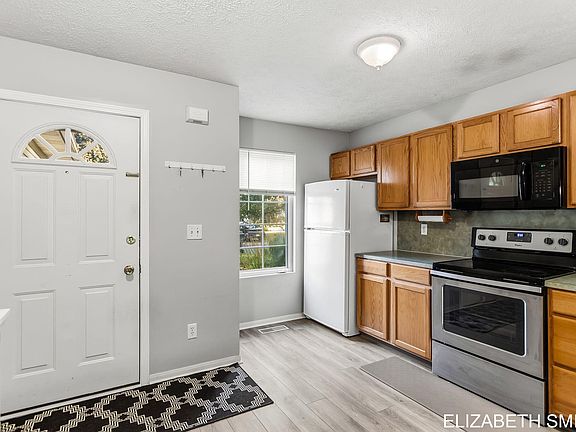 4th image of 434 Lincoln Ridge Dr #14
