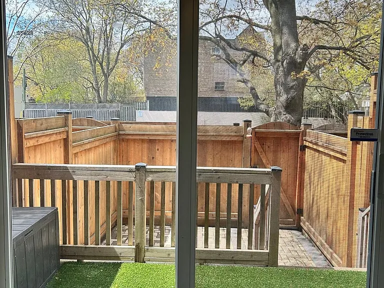 1666 Queen St E #2 — Photo 23