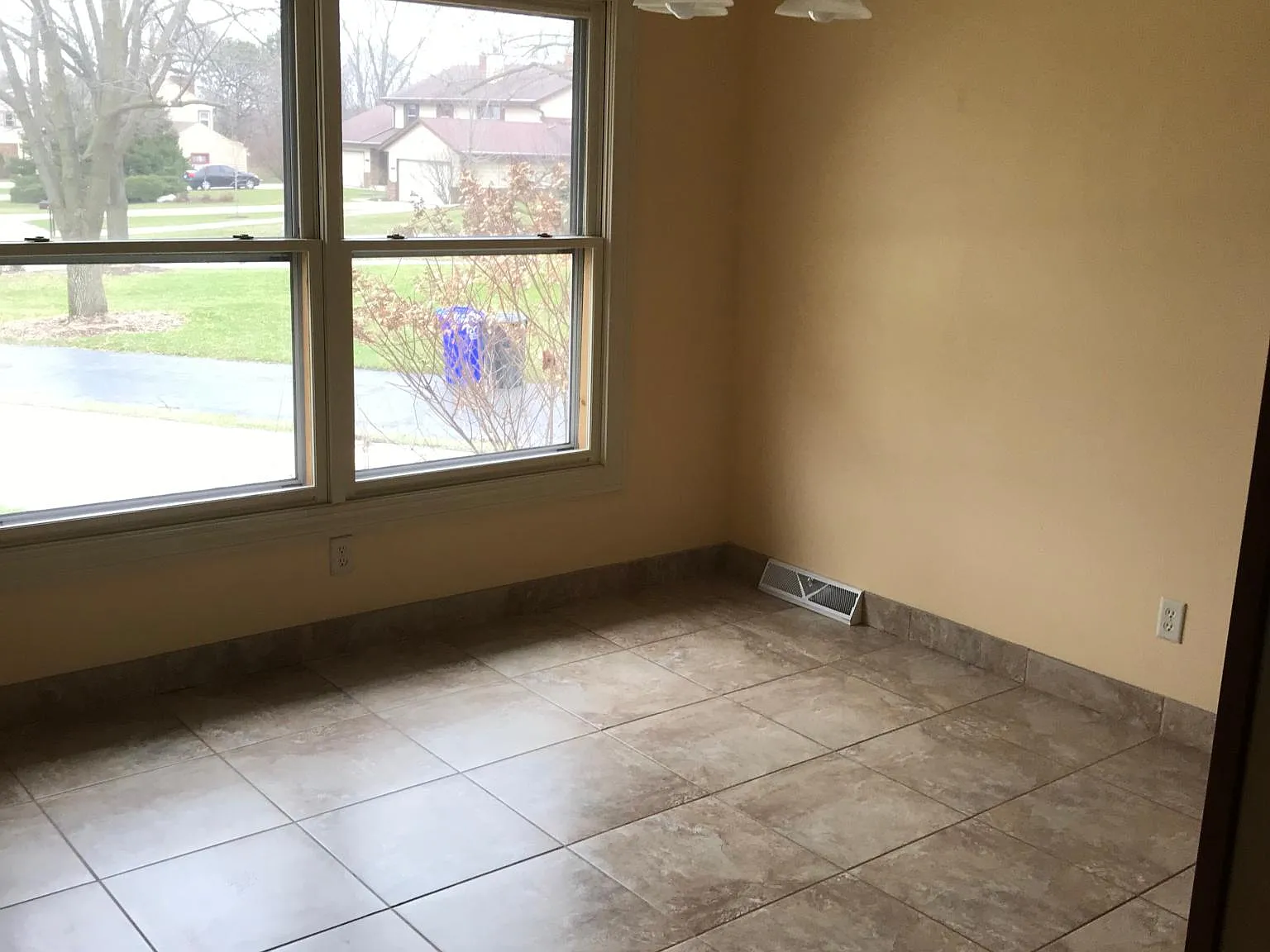 16745 Dane Ct W — Photo 2