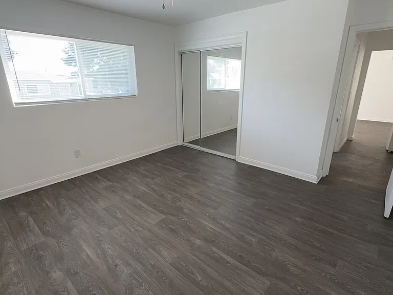 7003 Mount Vernon St — Photo 11
