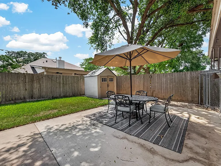 22939 Indian Ridge Dr — Photo 32