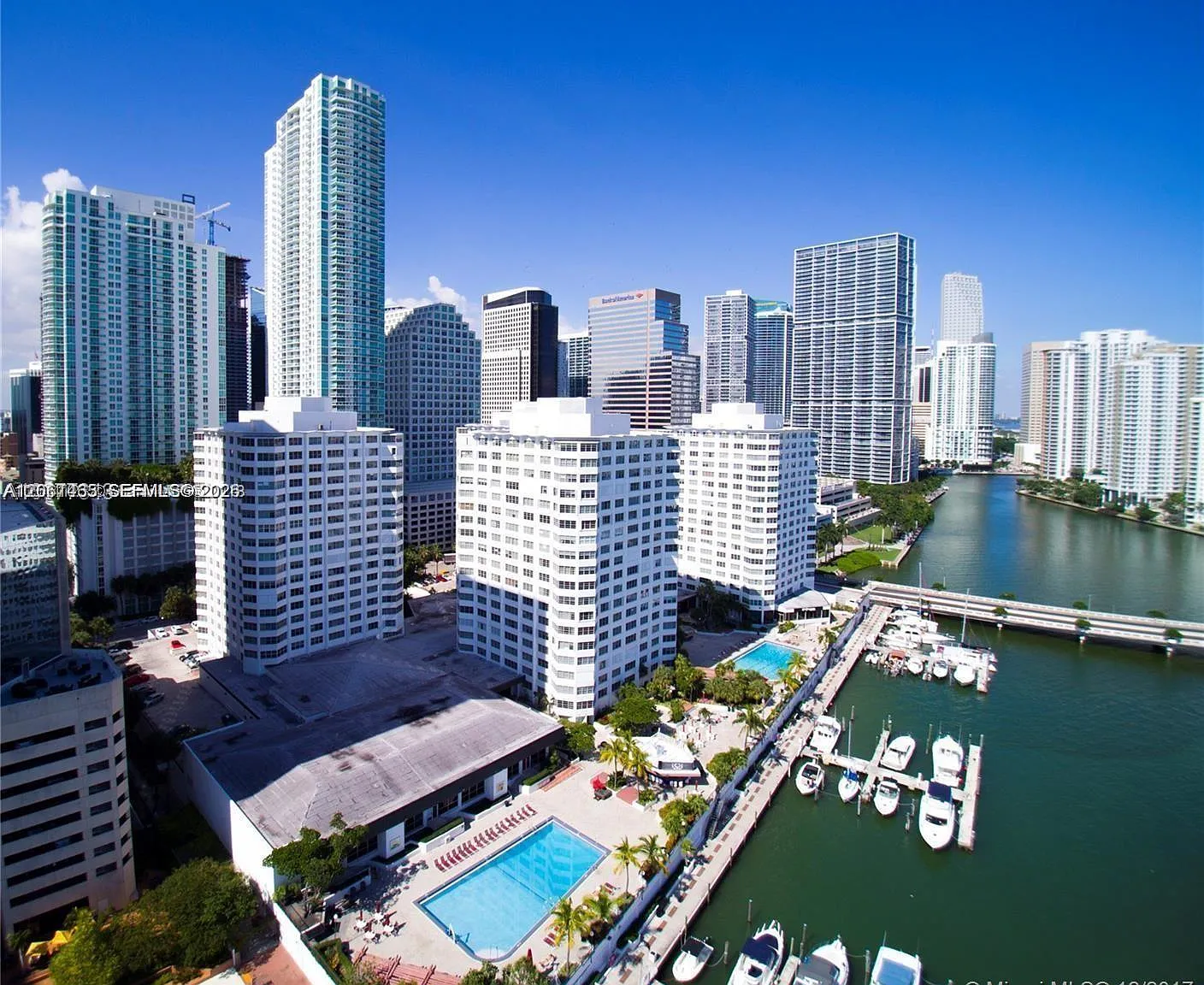 Four Ambassadors Condo Ph — Photo 1