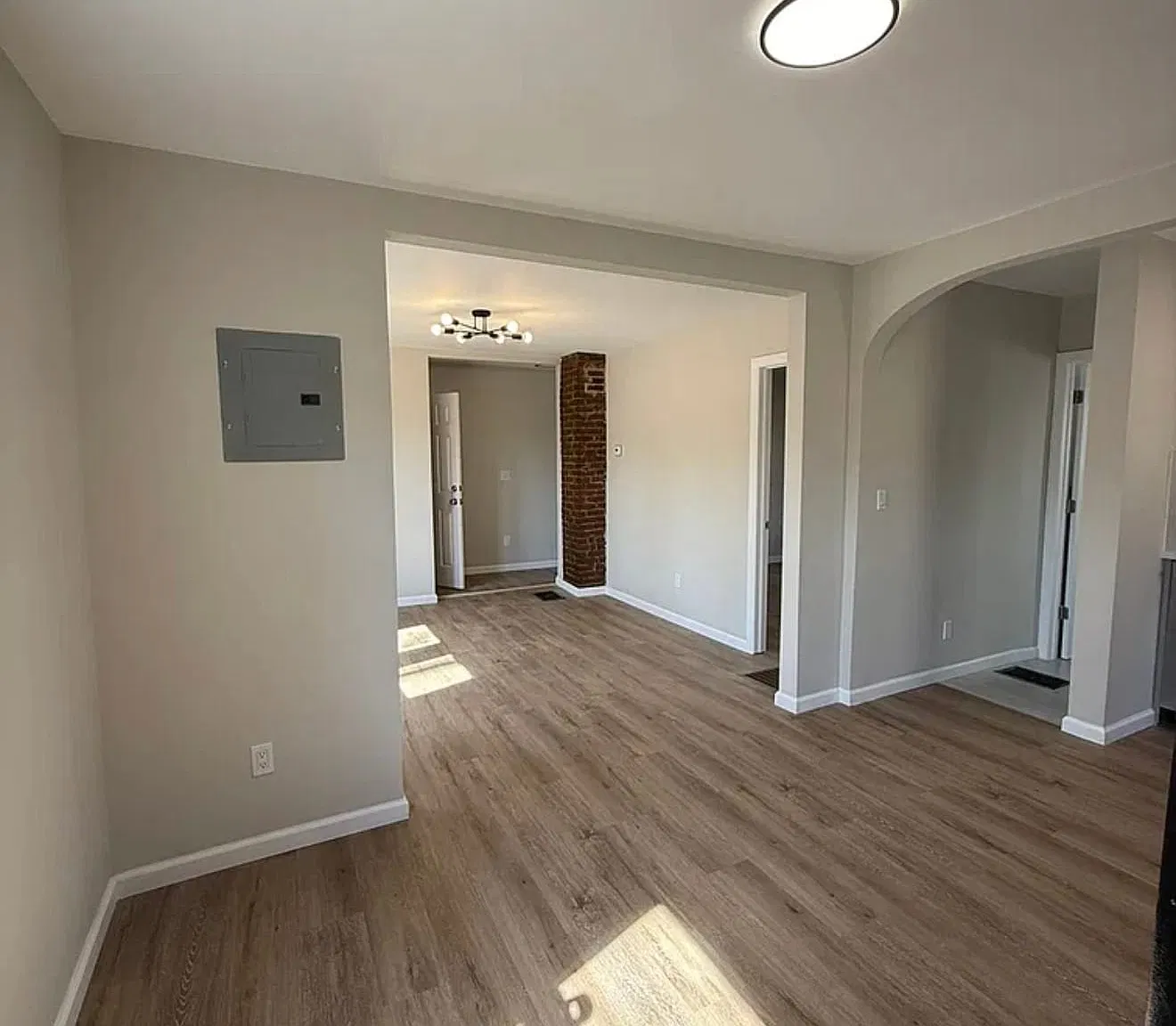 3 bed, 1.0 bath, 1816 sqft, $3,200 — Photo 4