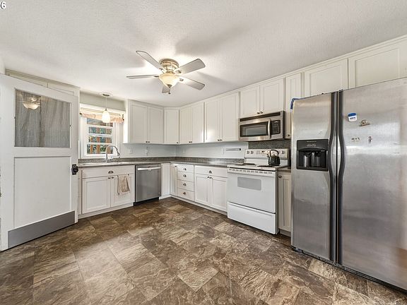3rd image of 707 Russell St