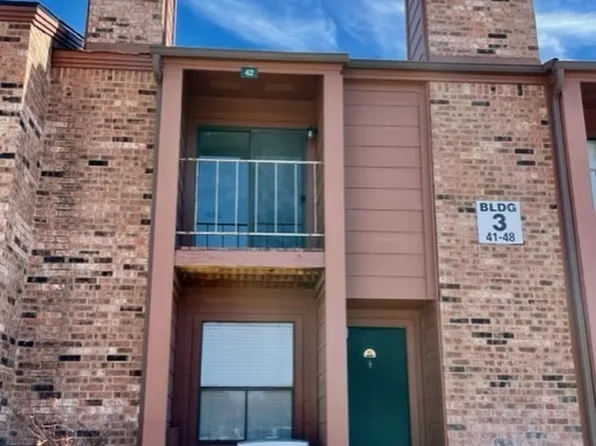 904 University Oaks Blvd, College Station, TX