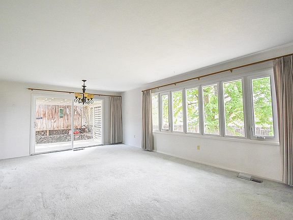 3rd image of 631 Lookout Dr