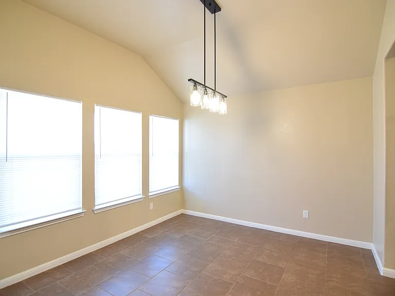 504 W Libra Dr — Photo 9