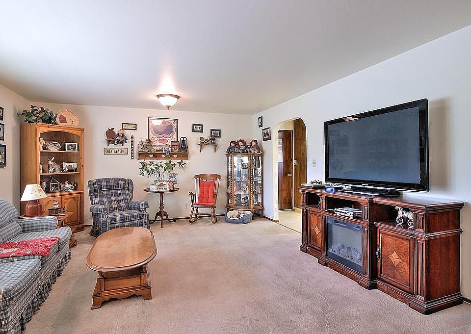 1st image of 30 Los Altos Dr