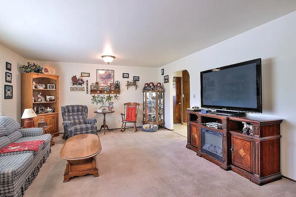 30 Los Altos Dr photo 1