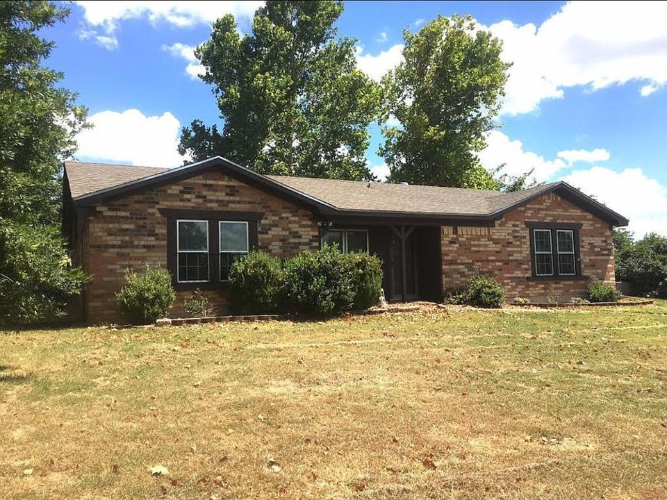 1st image of 108 Elaine Dr